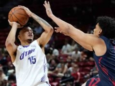 O guarda do Jazz, Trey Alexander, caiu em maca em jogo da NBA Summer season League