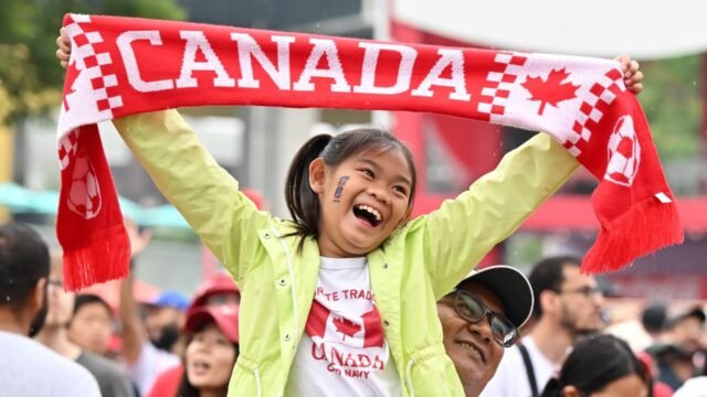 Canada-Fans.jpg
