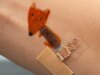 Puedes pintar este dispositivo portátil en tu piel como si fuera un tatuaje para controlar tu actividad cardíaca y cerebral.
