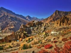 Whispers in Stone muestra la India en entornos variados