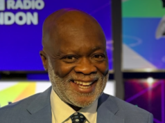 Lenda da rádio BBC, 62, se afasta do programa após anúncio emocional de câncer: ‘Não sinta pena de mim’