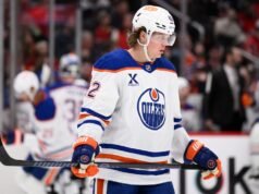 Kasperi Kapanen assina contrato de um ano no valor de US$ 2,6 milhões para ficar com Oilers