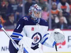 Sharks contratam goleiro Eric Comrie para contrato de dois anos