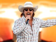 Una loca pelea en un concierto de música nation se vuelve viral después de que los fanáticos pelearan durante el present de Gavin Adcock