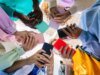 El Reino Unido está planeando un toque de queda en las redes sociales para los jóvenes de 16 y 17 años