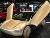 Tesla cube que está construyendo un robotaxi accesible para sillas de ruedas