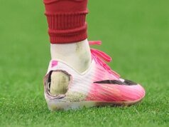 ¿Por qué algunos jugadores de fútbol se cortan los talones de sus botas?