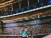 Harry Kinds rinde sincero homenaje a los compañeros de banda de One Course en su último concierto en Wembley