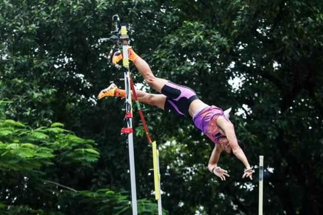 IMG_1715_Atletang-Ayala-Pole-Vault-Challenge_EJ-Obiena-1200x800.jpg