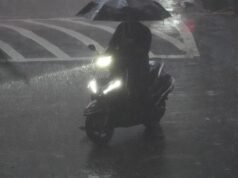 Rastreador de monções AO VIVO: Várias partes de Mumbai recebem 100 mm de chuva em 24 horas; serviços de trem locais enfrentam atrasos