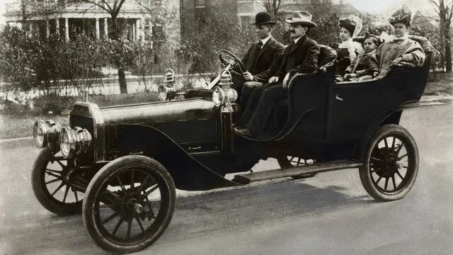 MTAW-rest-area-henry-ford-family-GettyImages-515355940.jpg