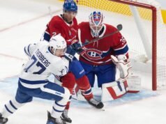 Relatório: Maple Leafs assina F Ryan Tverberg com contrato bidirecional de um ano