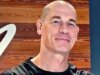 John Cena estrena apariencia calva antes del trasplante de cabello