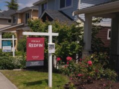 Los residentes de Seattle dicen que están en «modo de supervivencia», vendiendo casas mientras los altos precios presionan a la clase media