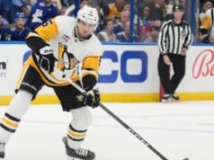 Oilers e defensor Ryan Shea concordam com contrato de cinco anos