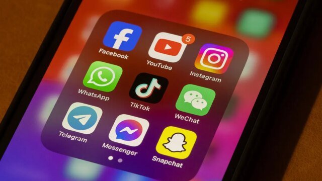 Social-Media-Phone-App_02.jpg