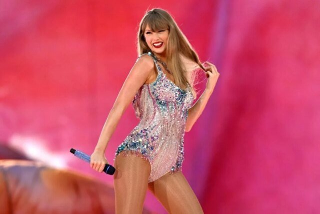 Taylor-Swift-at-a-concert-in-England-copy-1024x683.jpg