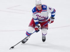 Rangers assinam contrato de um ano com Braden Schneider