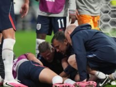 Jordan Henderson retorna ao acampamento da Inglaterra após cirurgia no pulso