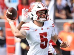 El equipo de fútbol de Wisconsin recibe revelación de uniforme para el enfrentamiento contra Notre Dame en Lambeau Subject