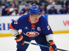O ex-capitão dos Islanders, Anders Lee, assina contrato de três anos com o Mammoth