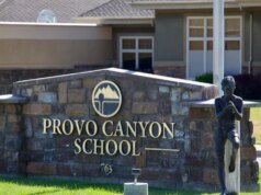 Se revoca la licencia de la escuela de Utah donde Paris Hilton alegó haber sido abusada