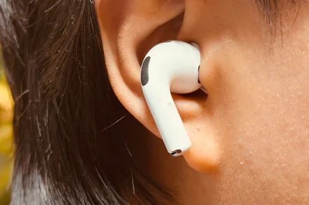 apple-airpods-pro-3-2879-1-scaled.jpg