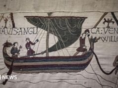 Tapiz de Bayeux entregado al Museo Británico en plena noche
