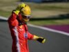 Lewis Hamilton parte para o dash