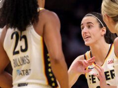El regreso de Caitlin Clark fracasa después de que el entrenador de Fever la limitara en la derrota ante Sparks