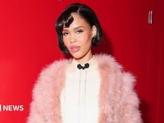 El apoyo inunda a la influencer Nara Smith después del diagnóstico de cáncer de su hija