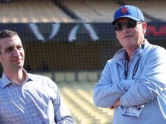 O proprietário do Mets, Steve Cohen, apóia o arquiteto da temporada brutal do time e diz que o time ‘viverá esse contrato’