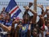 Miles de personas dan la bienvenida a casa a los futbolistas de Cabo Verde después de una impresionante carrera en la Copa del Mundo