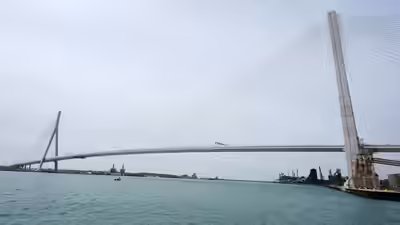 detroit-canada-bridge.jpg