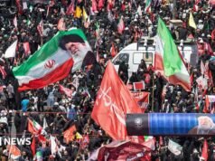 Grandes multitudes en Mashhad mientras el difunto líder supremo de Irán es enterrado