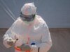 Otro ciudadano estadounidense da positivo por el virus del Ébola mientras trabajaba en el Congo en medio de un brote récord