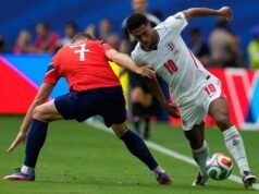 Inglaterra marca na Copa do Mundo x Noruega depois que a bola parece atingir o cabo da câmera