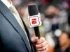 Analista de ESPN se retira después de que le amputaron el brazo mientras AG investiga acusaciones descabelladas