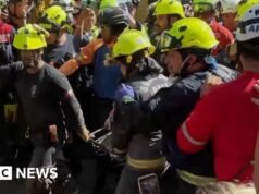 Vítores y aplausos mientras el guardia de seguridad es rescatado de los escombros