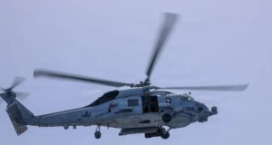 Helicóptero dos EUA cai no Mar da Arábia, tripulante desaparecido, diz Marinha