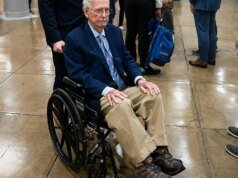 McConnell sigue hospitalizado después de que los servicios de emergencias médicas acudieran a su casa el mes pasado