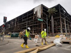 Empresa contratada para comprobar la calidad del aire después del incendio del almacén de Los Ángeles tiene una historia controvertida
