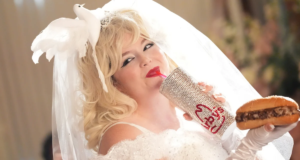 Arbys acaba de lanzar un vaso Bedazzled de 45 dólares