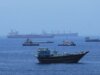 Irán ataca barcos en el Estrecho de Ormuz días después de que Trump le diera a Teherán ‘una semana libre’ para el funeral de Jamenei
