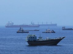 Irán ataca barcos en el Estrecho de Ormuz días después de que Trump le diera a Teherán ‘una semana libre’ para el funeral de Jamenei