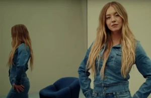 Trump califica la campaña de ‘buenos denims’ de American Eagle de Sydney Sweeney como el anuncio ‘MÁS CALIENTE’ que existe, lo que hace subir las acciones de la compañía.