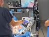 Robots humanoides realizan cirugía en vivo por primera vez en el primer avance médico del mundo