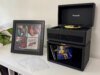 Práctica con el nuevo y pequeño tocadiscos de Tiny Vinyls