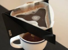 Esta cafetera inspirada en el origami es la mejor cafetera para acampar. Período.