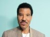 Lionel Richie asegura a sus followers que está «bien» después de que un mareo obligó a cancelar conciertos